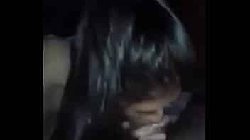 Nerdy svelte एशियाई श्यामला लुलु चू मैला मुर्गा सवारी करने के लिए खुश है.